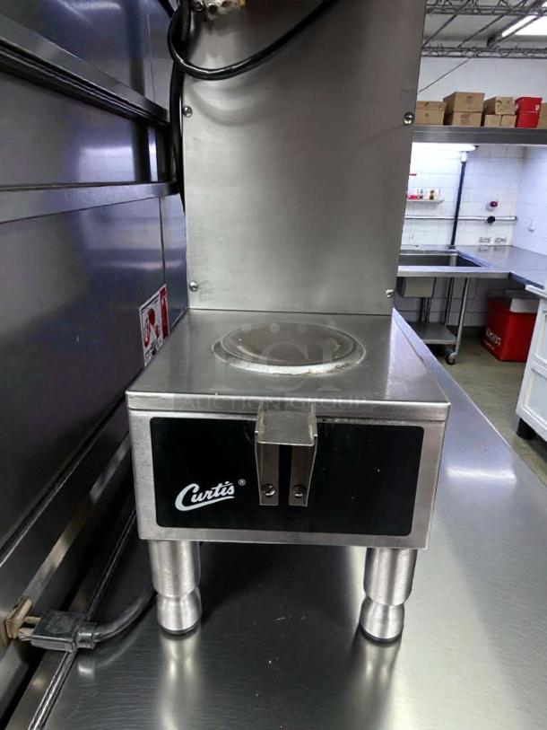 Wilbur Curtis Gemini System coffee brewer in exceptional condition, dual brew station, UL & NSF listed, model CUR-M-CB-0400.