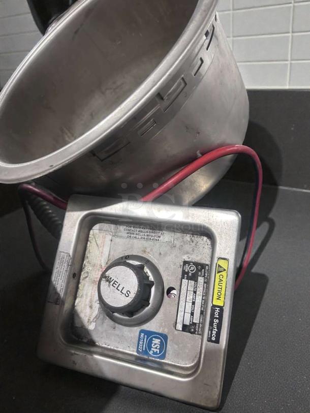 Stainless steel Wells Commercial Electric Soup Warmer, pristine condition, UL & NSF listed, operational, model WEL-M-HSOU-0401.