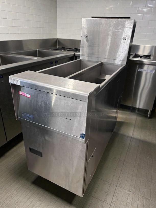Pitco SG14T commercial gas fryer, 40 lb capacity, natural gas, NSF & ETL listed, top-tier condition, fully operational.