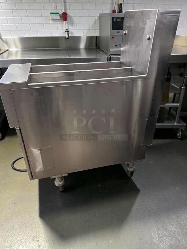 Pitco SG14T commercial gas fryer, 40 lb capacity, top-tier condition, natural gas, NSF & ETL listed, fully tested.