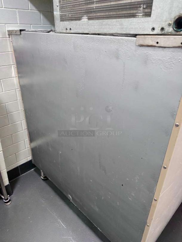 Hoshizaki E-1001MAH commercial ice maker, air-cooled, with storage bin. Exceptional condition, UL & NSF listed, fully tested.