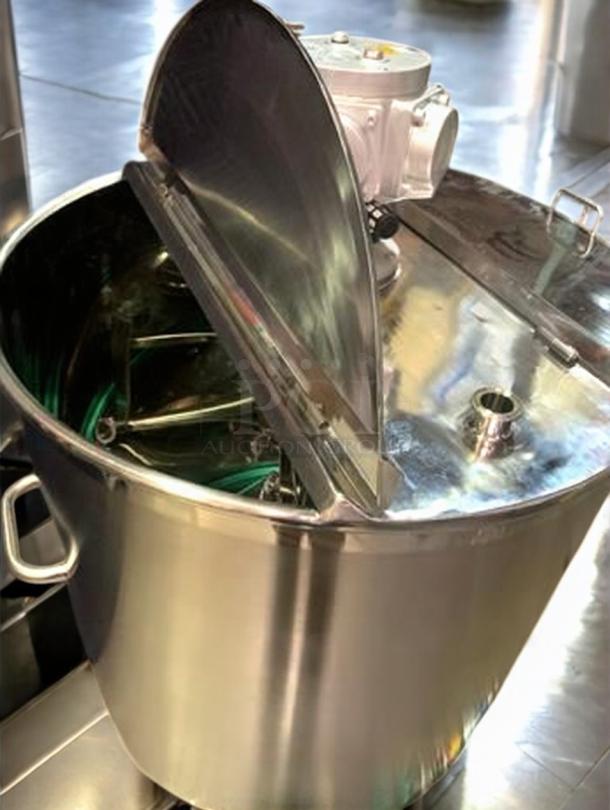 Premium stainless steel mixing tank with industrial agitator, Top-Agitator model. Fully operational, heavy-duty for blending.