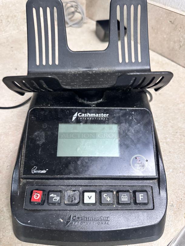 Cashmaster Sigma 105 cash counting machine, excellent condition, tested. Features a display, control buttons, and Cashmaster branding.