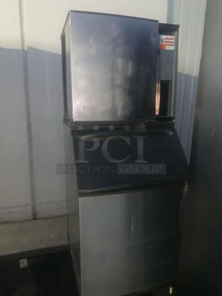 Manitowoc SY0654A ice machine with ice bin, air-cooled, stainless steel, fully tested, excellent condition, USA-made.