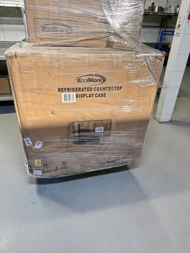 Brand-new KoolMore refrigerated countertop display case in original packaging. Model CDC-3C-BK/WH, scratch & dent condition.