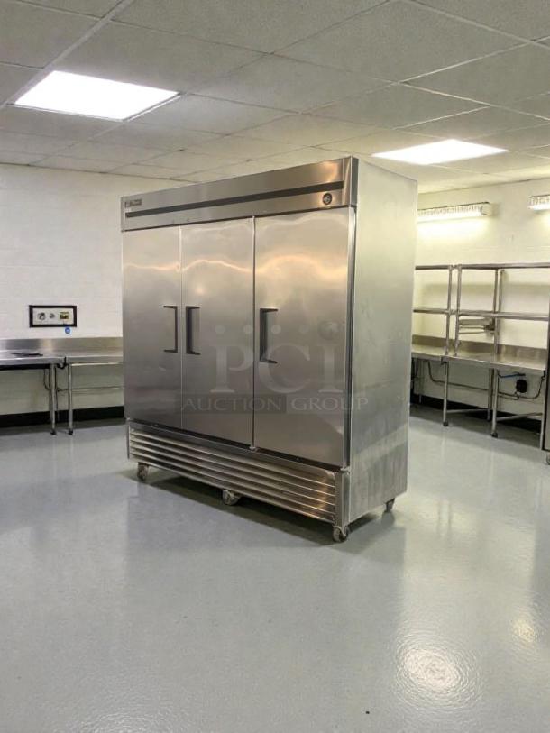 True T-72 commercial 3-door reach-in refrigerator, stainless steel, exceptional condition, fully tested, model TRU-L-REF-0078.