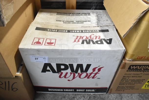 BRAND NEW SCRATCH AND DENT! APW Wyott AT EXPRESS Commercial Electric Conveyor Toaster, box showing label and handling icons.