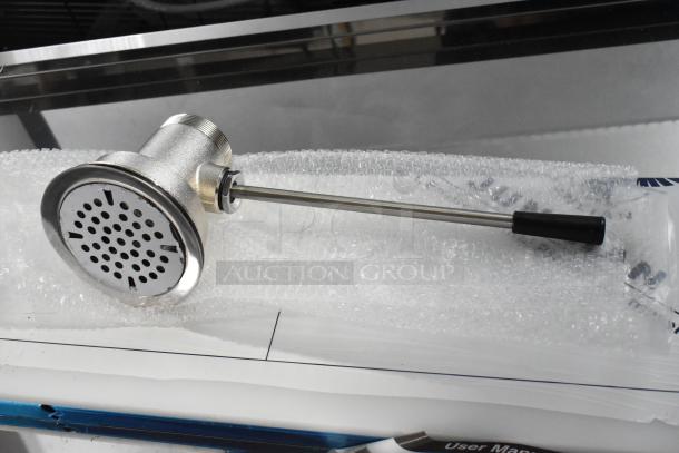 BRAND NEW SCRATCH AND DENT! 600DL1 Regency lever handle waste valve, 3 1/2" sink opening, in protective packaging.