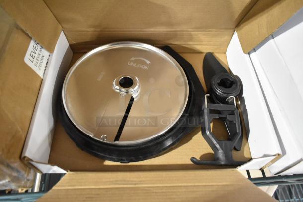 3 AvaMix dicing grids/French fry grid, new, slight scratches and dents. Includes unlock mechanism. In original packaging.