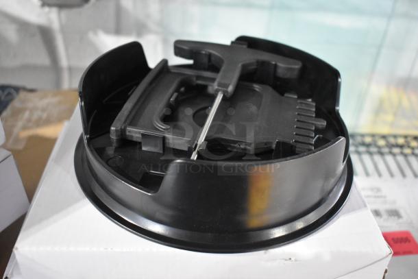 AvaMix dicing grid and cleaning kit, brand new condition. Black plastic frame with integrated handle, fits standard grids.