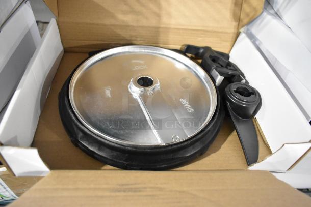 Brand new AvaMix dicing grids and slicing disc, 10mm sharp blade, lock mechanism, scratch and dent condition.