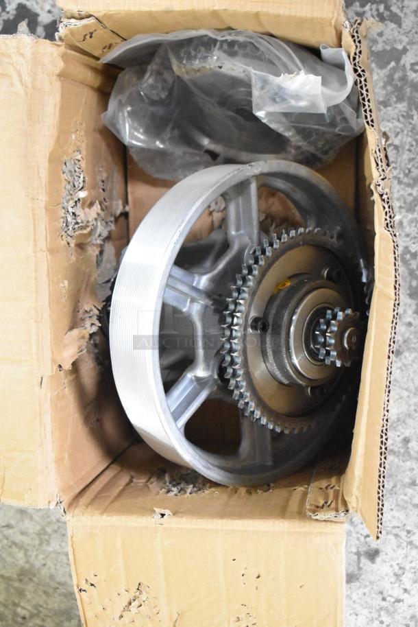 BRAND NEW Estella 348PSMO456CLS clutch assembly for SM50/SM60. Minor box damage, part pristine; includes original packaging.