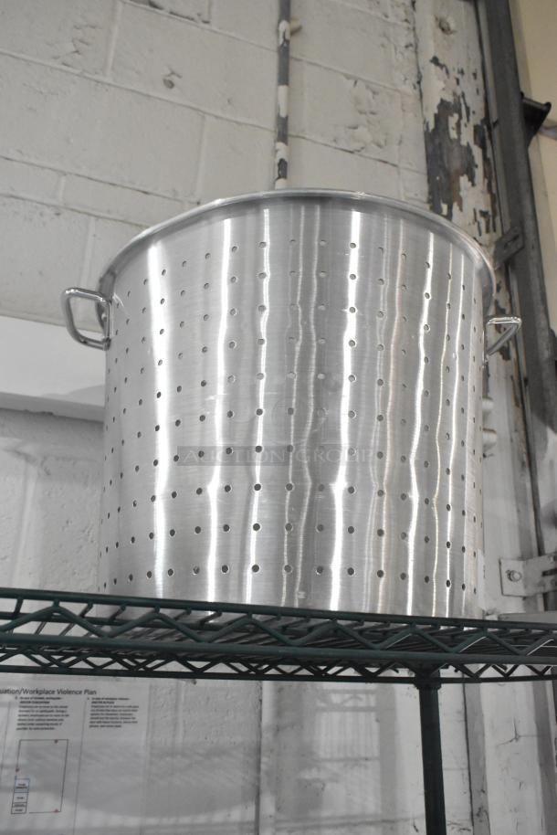 Brand new Choice 40748QTALUMT 48 Qt. aluminum colander, tapered design with handles, minor scratch and dent condition.