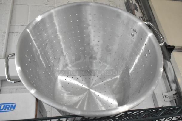 BRAND NEW SCRATCH AND DENT! Choice 40748QTALUMT 48 Qt. Tapered Aluminum Vegetable Colander with Handles, visible imperfections.