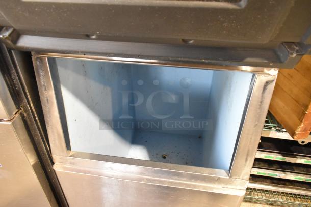 Hoshizaki KM-515MWH commercial ice head on ice bin, 115-120V, 1 phase. Stainless steel. Good condition, minor wear.