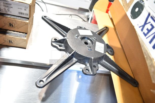 Metal table leg piece in new condition, black finish, visible QR code, suitable for sturdy furniture construction.