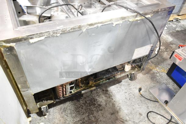 Everest EPBR2 Commercial Prep Table, missing back mega top, on casters. Visible wear on metal, 115 volts, 1 phase.