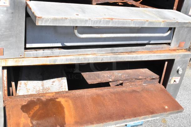 Attias 2 JS 6-18 gas pizza oven, 200,000 BTU, single deck, visible rust, commercial use, worn exterior.