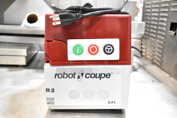 BRAND NEW SCRATCH AND DENT Robot Coupe R2N food processor, 3 qt gray bowl, continuous feed, 1 hp, 120V. Visible damage on case.