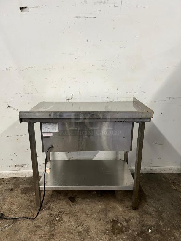 WELLS RW-1HD freestanding warming drawer, 29.25"W, 21.5" compartment, stainless steel, visible cord, signs of wear.