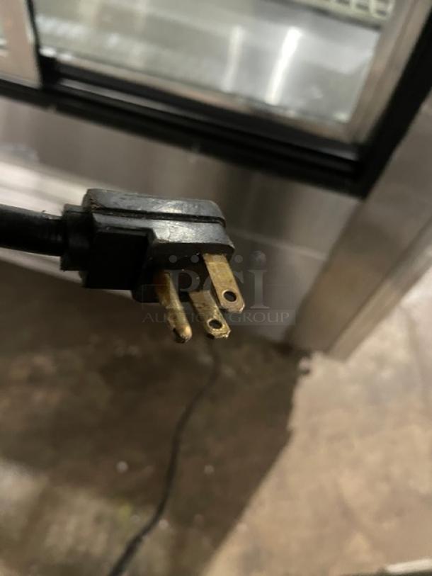 Leader commercial refrigerated display case plug, showing a three-prong connector.