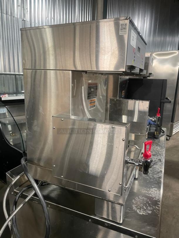 Bunn DUALSHDBC commercial stainless steel dual coffee brewer, countertop model, 120/208V, excellent condition.