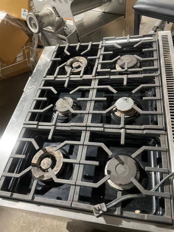 Monogram commercial stainless steel 6-burner gas range/oven combo. Includes wired oven rack, on legs, good condition.