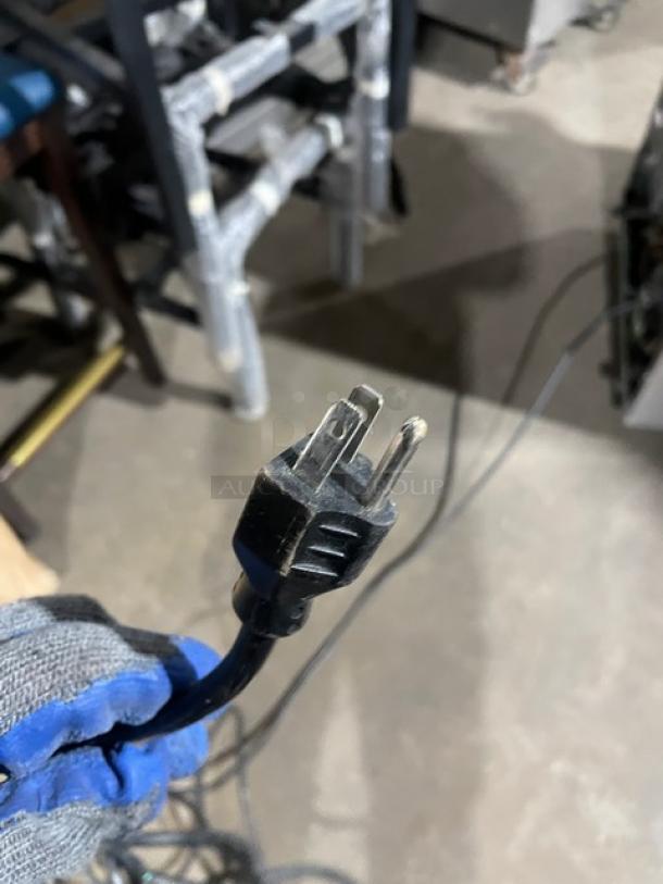 Power plug of a Delfield 406-STAR2 commercial refrigerator, showcasing the 115V 1-phase connection.