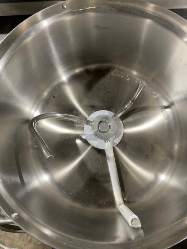 Bosch Universal Plus Stand Mixer bowl with dough hook, model MUM6N10UC/03, stainless steel, excellent condition.