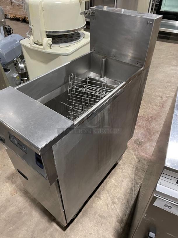 Pitco SRTE 16.5-gal stainless steel pasta cooker with backsplash and digital control, 208V, 1 Phase, on legs, used condition.