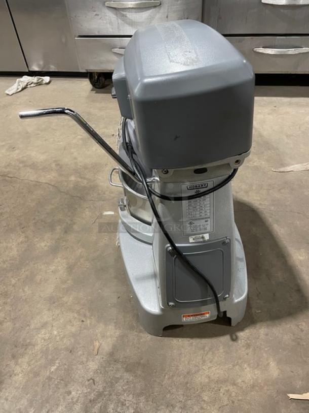 Hobart Legacy HL200-1STD mixer, gray, with stainless steel bowl guard, 20 qt, electric, bench model, on legs, serial 31-1469379.