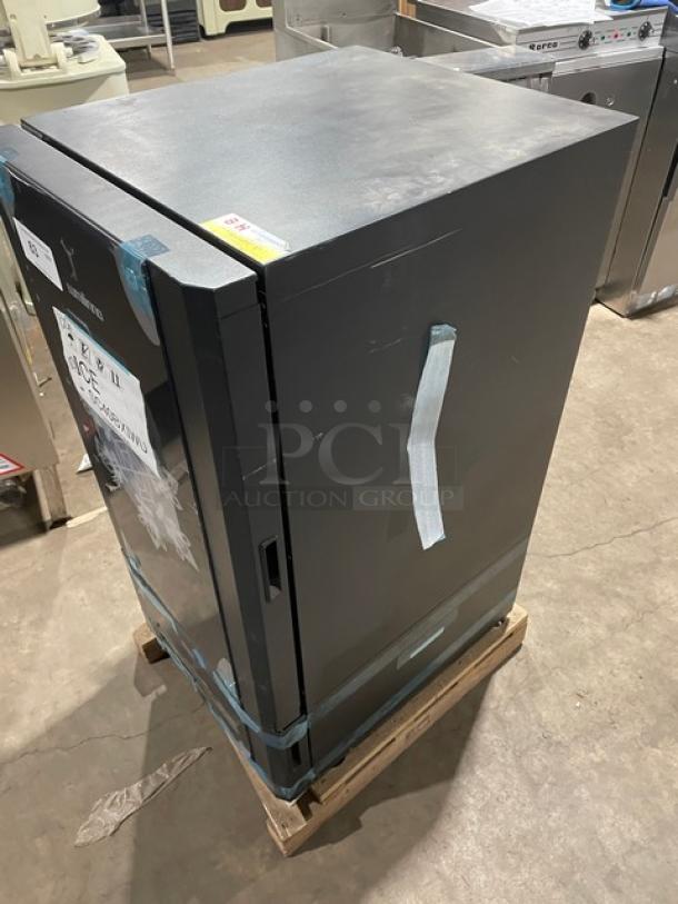 Vendo Lumilinna Series ICESC40BXIWU commercial black single-door slush cooler, scratch-n-dent, new, on pallet.