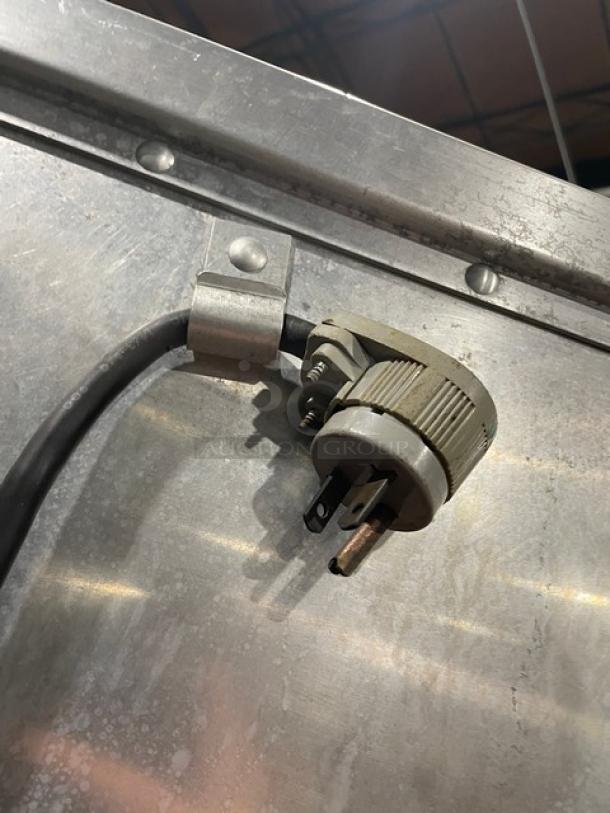 Cres-Cor commercial heated holding/proofing cabinet plug, 110-120V, metal exterior, attached power cord.