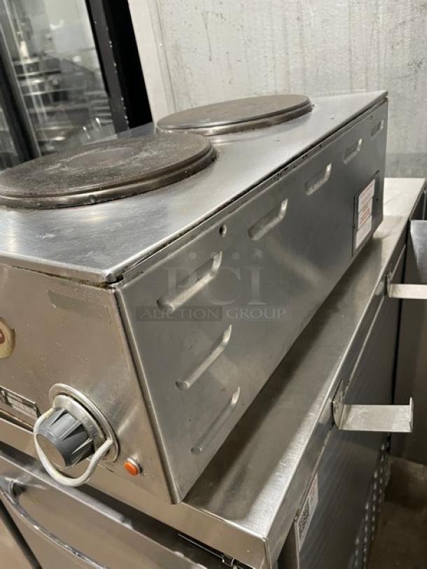 Wells H70 stainless steel 2-burner hotplate, electric-powered, with individual controls. Model H70, SN: H7700717A0001, 208-240V.