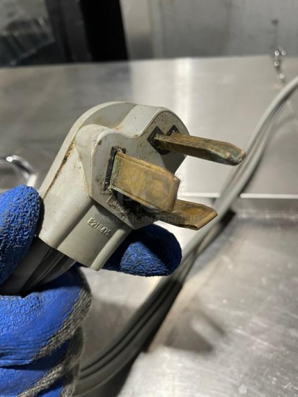 Wells H70 stainless steel 2-burner hotplate with individual controls. Electric-powered, 208-240V, model H70, SN: H7700717A0001.