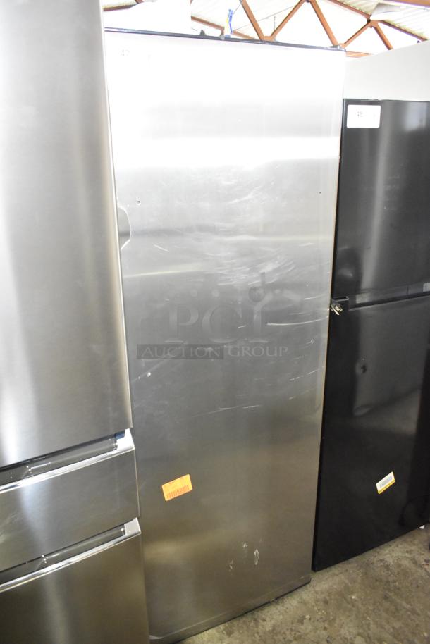 BRAND NEW SCRATCH AND DENT Vissani VSF11US2A16 convertible cooler/freezer, 115V, 1 phase, visible surface marks.