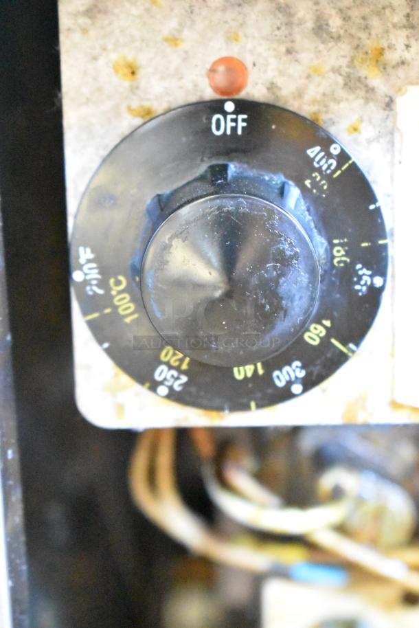 Knob of Pitco Frialator SR14-S fryer, showing temperature settings in degrees Fahrenheit and Celsius.