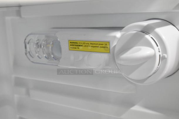 Vissani HVAR43GSE mini cooler interior, featuring a white control knob and an LED warning label for 1W E14 LED.