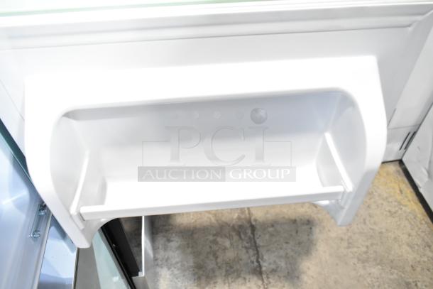 Frigidaire EFR840-MINT-6COM mini cooler interior detail with shelf. Brand new, minor scratches. 115 Volts, 1 Phase.