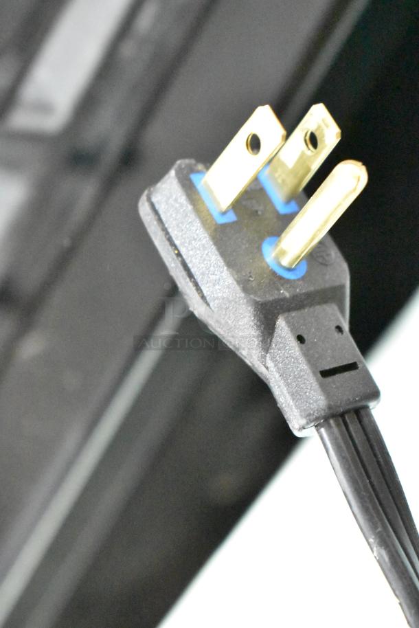 Frigidaire FCRG3052BSF natural gas-powered range plug. Features four burners, oven, modern design.