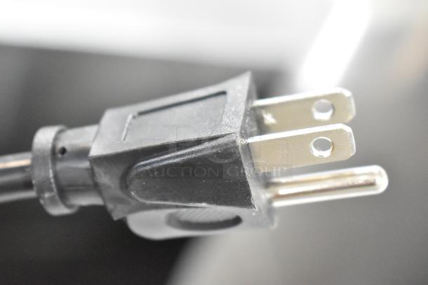 Close-up of a power plug for the Vissani HVAR32SE Mini Cooler, 115 Volts, 1 Phase.