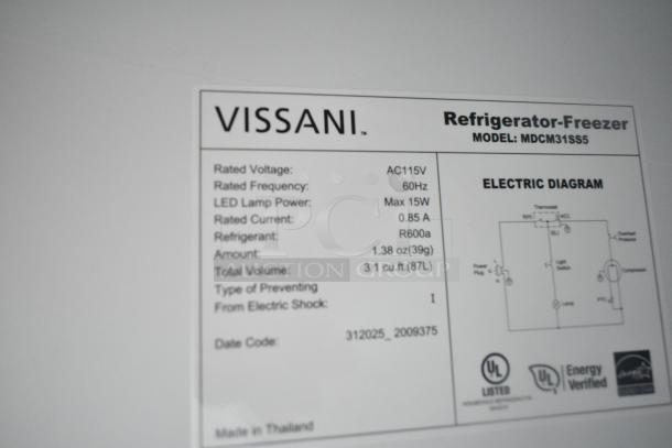 Vissani MDCM31SS5 mini cooler with freezer, scratch and dent condition. Label details: 115V, 3.1 cu.ft, R600a refrigerant.
