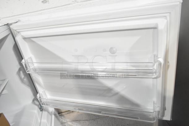 BRAND NEW Vissani MDTF14WH5 Reach In Cooler w/ Freezer, visible shelving, 115V, 1 Phase, slight scratches, white finish.