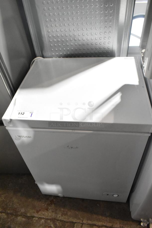 Brand new Vissani HMCF5W5 chest freezer, 115V, 1 Phase, 2025 model, minor scratches and dents, visible auction tag.