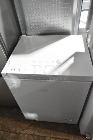 Brand new Vissani HMCF5W5 chest freezer, 115V, 1 Phase, 2025 model, minor scratches and dents, visible auction tag.