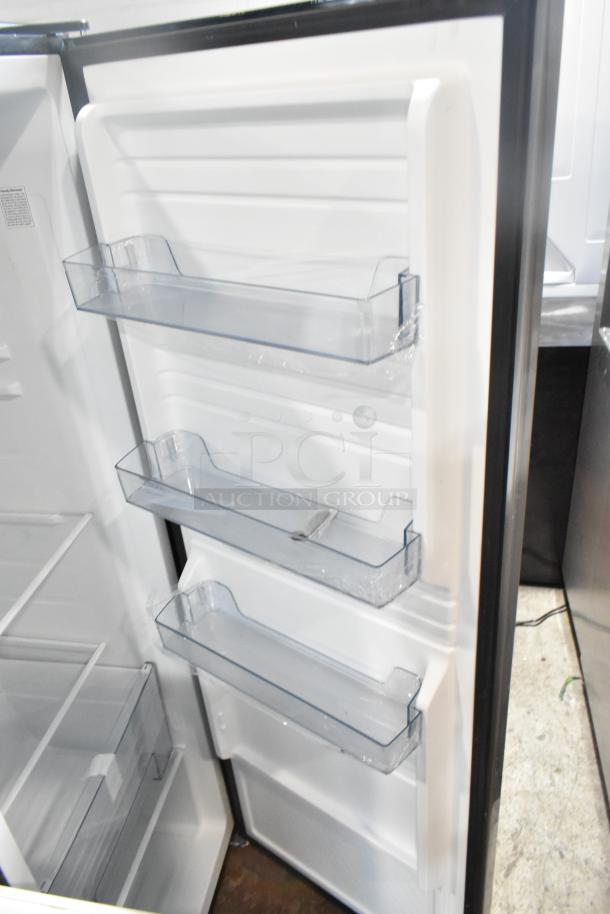 Vissani VSF11US2A16 convertible cooler/freezer, brand new, scratch and dent, 115 volts, 1 phase, interior door view.