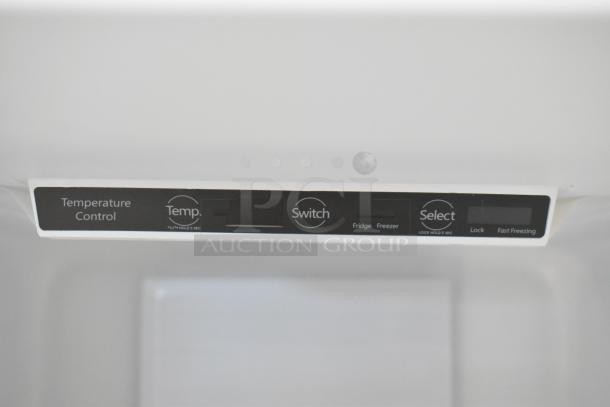 Vissani VSF11US2A16 cooler/freezer panel, temperature control, switch for fridge/freezer, lock, and fast freezing options.