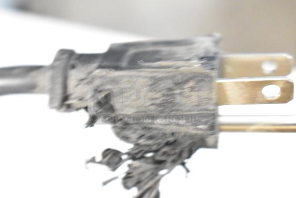 Damaged power plug of Vissani VSF11US2A16 cooler/freezer. Visible fraying indicates potential electrical hazard.