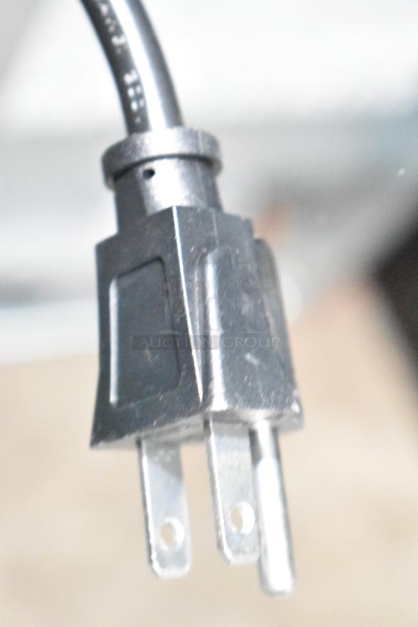 Close-up of power plug for Vissani VSF11US2A16 cooler/freezer, 115 volts, 1 phase.