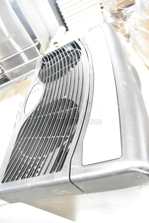 HD1409 Evaporative Humidifier, 120V, 1 Phase. Black exterior with front grille. Model HD1409, in good condition.